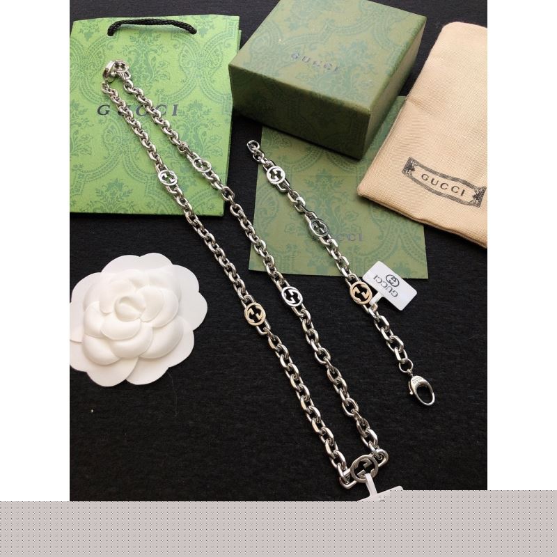 G*u*i bracelets